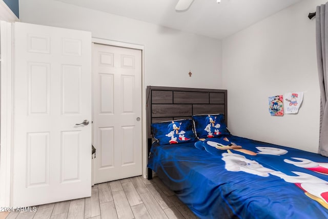 bedroom featuring light wood-type flooring, a closet, and ceiling fan