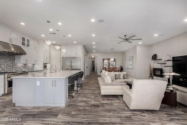 4519 N 29th Way, Phoenix, AZ 85016 - living area with arched walkways, ceiling fan, recessed lighting, and wood finished floors