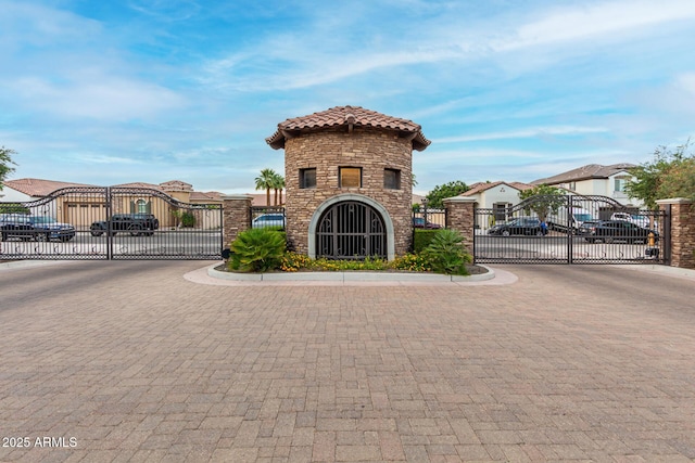 4519 N 29th Way, Phoenix, AZ 85016 - view of property featuring a residential view and curved driveway