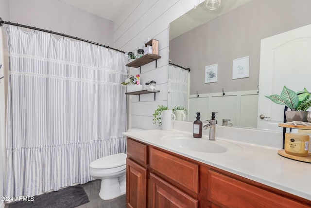 full bathroom with toilet, a shower with curtain, and vanity