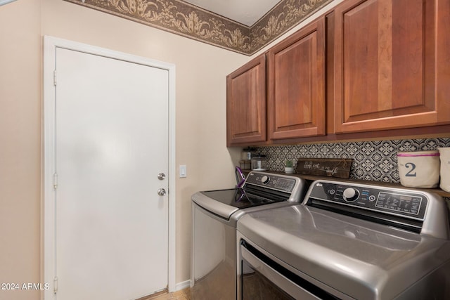 laundry room featuring cabinet space, washing machine and dryer, and baseboards