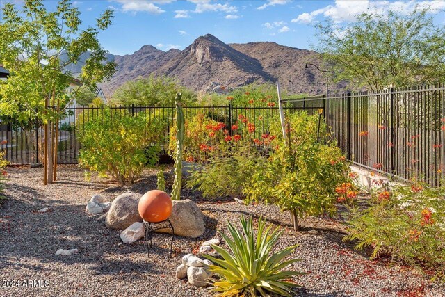 yard at dusk featuring a mountain view