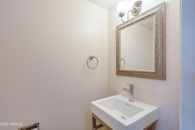 bathroom featuring sink