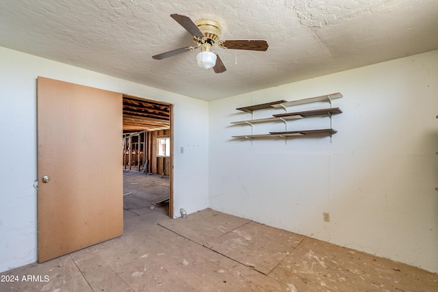 empty room featuring ceiling fan and a textured ceiling