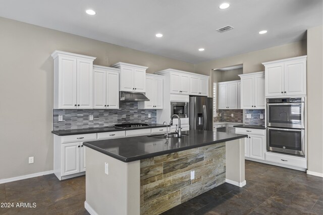 unfurnished room featuring ceiling fan and tile patterned floors