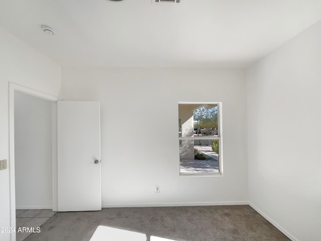 spare room featuring carpet flooring