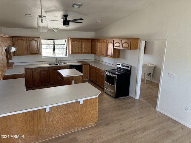 kitchen with electric stove, sink, ceiling fan, light wood-type flooring, and a kitchen island