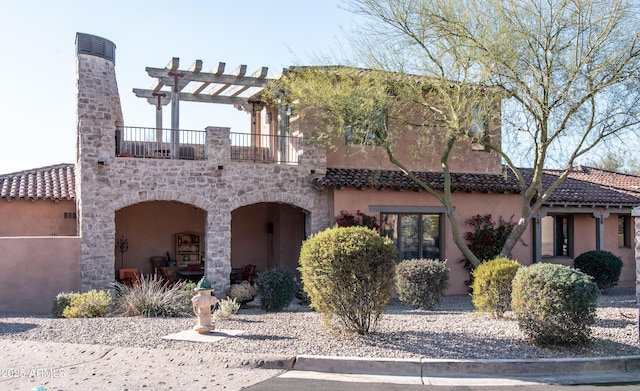 view of front of house featuring a pergola