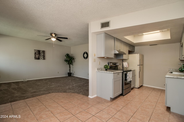 kitchen with electric range, sink, ceiling fan, a textured ceiling, and light carpet