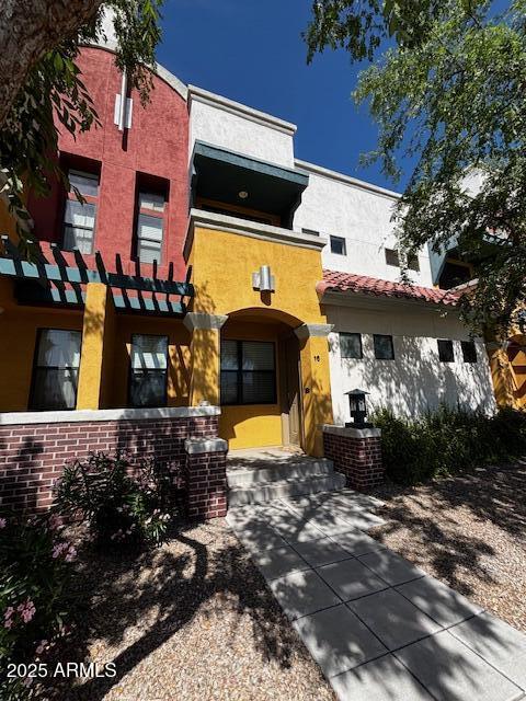 view of front of property featuring stucco siding