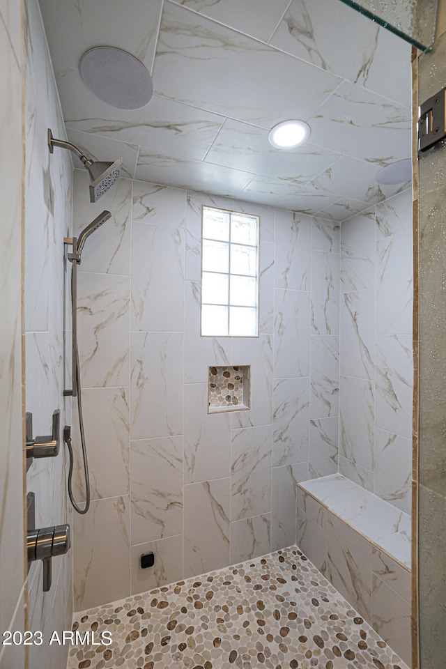 bathroom featuring a tile shower