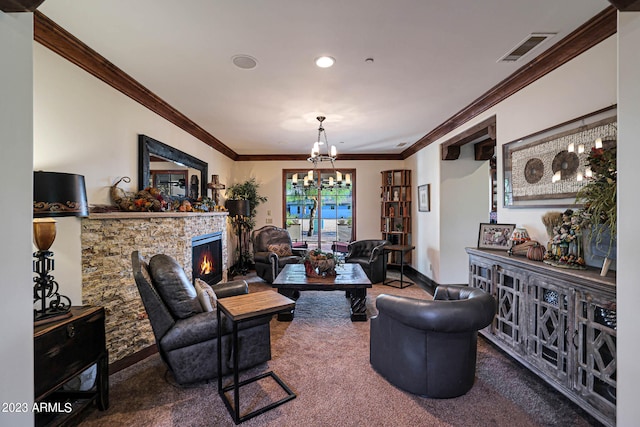 living room featuring a notable chandelier, ornamental molding, and carpet