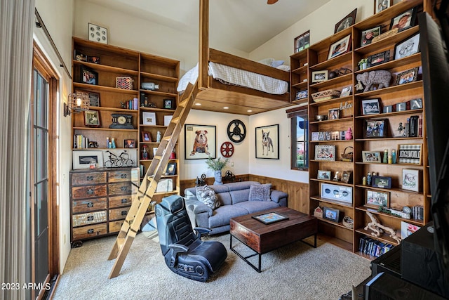 sitting room featuring carpet