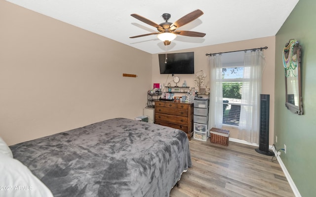 1298 E Buffalo St, Chandler, AZ 85225 - bedroom featuring light wood-style flooring, baseboards, and ceiling fan
