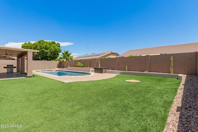 view of yard with a fenced backyard, ceiling fan, and a patio area