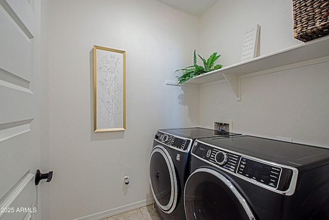 washroom with laundry area, baseboards, and washing machine and clothes dryer