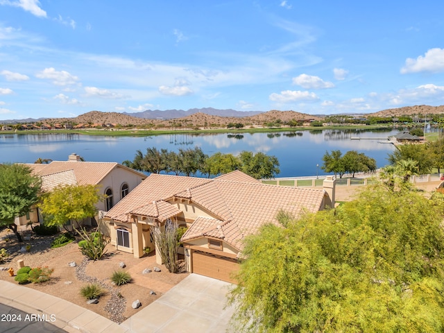 water view featuring a mountain view