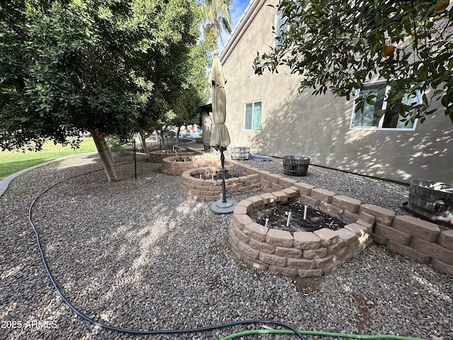 view of yard featuring an outdoor fire pit