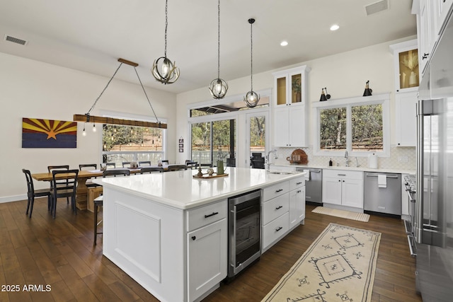 kitchen with wine cooler, visible vents, decorative backsplash, a sink, and dishwasher