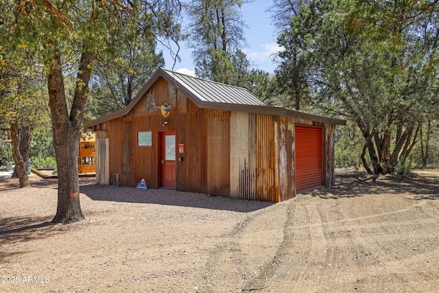 view of outdoor structure with an outdoor structure