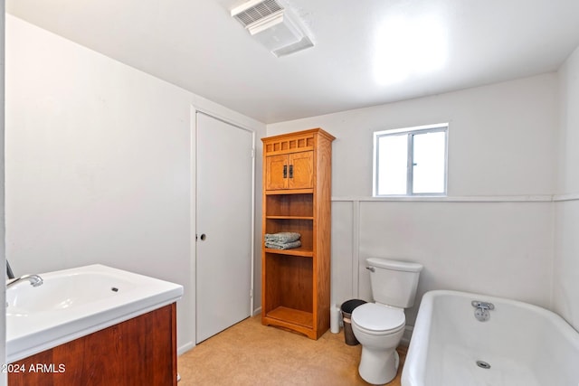 bathroom featuring visible vents, vanity, toilet, and a tub