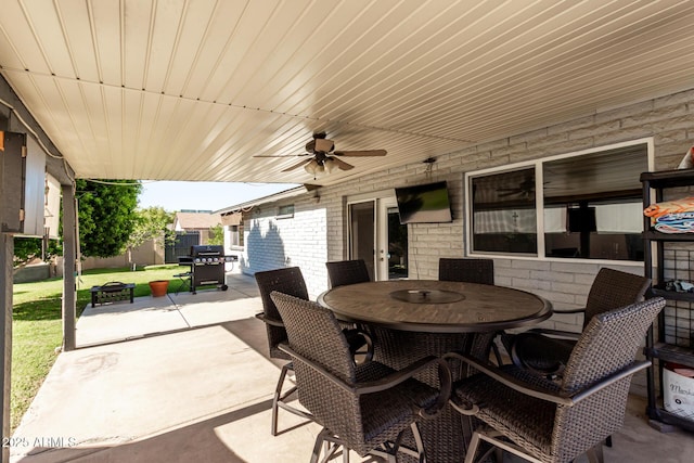 3061 W Betty Elyse Ln, Phoenix, AZ 85053 - view of patio featuring outdoor dining area and a ceiling fan