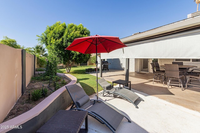 3061 W Betty Elyse Ln, Phoenix, AZ 85053 - view of patio / terrace with outdoor dining space