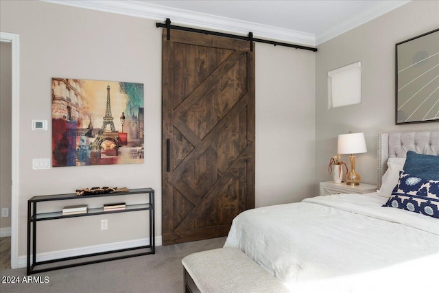 bedroom with carpet floors, a barn door, and crown molding