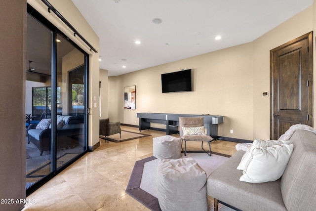 living room featuring recessed lighting, a barn door, and baseboards