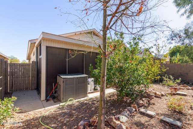 view of yard with an outbuilding, a fenced backyard, and a storage shed