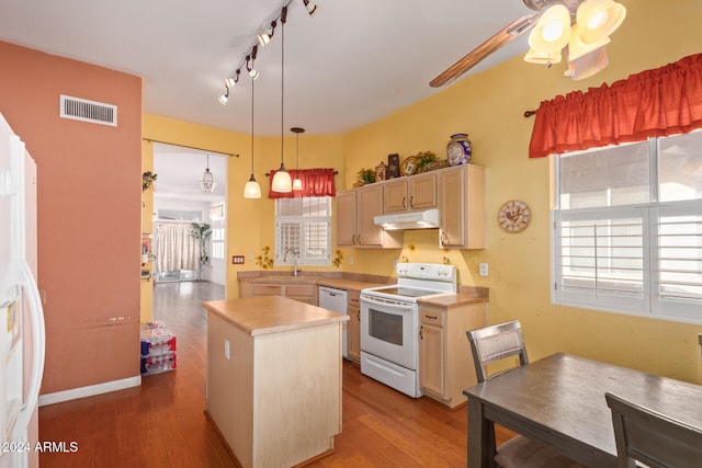 kitchen featuring visible vents, white range with electric cooktop, under cabinet range hood, wood finished floors, and a sink