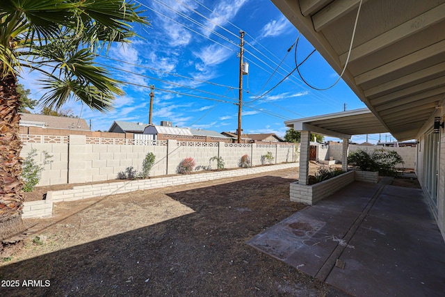 view of yard featuring a patio