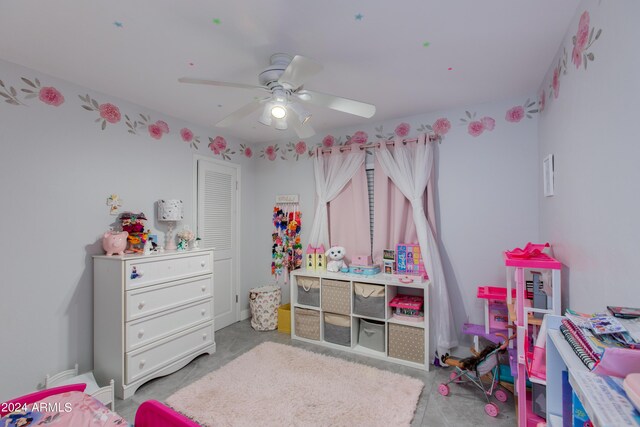 bedroom featuring ceiling fan