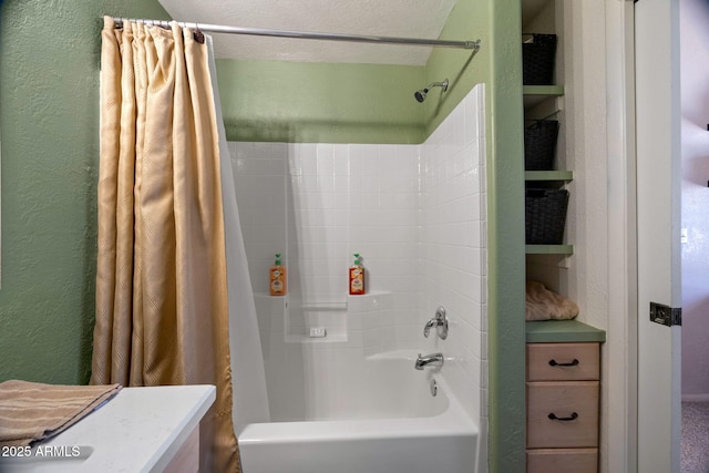 3123 S Indian Paint Ln, Pinetop, AZ 85935 - bathroom featuring a textured wall and shower / bath combination with curtain
