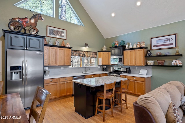 3123 S Indian Paint Ln, Pinetop, AZ 85935 - kitchen with appliances with stainless steel finishes, a sink, high vaulted ceiling, a center island, and decorative backsplash