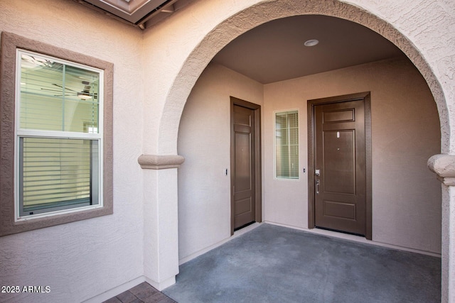 view of exterior entry with stucco siding