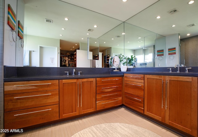 345 W Gardenia Dr, Phoenix, AZ 85021 - full bath featuring visible vents and double vanity