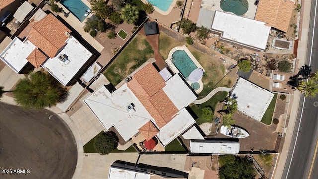 1670 E Whitten St, Chandler, AZ 85225 - aerial view of property and surrounding area