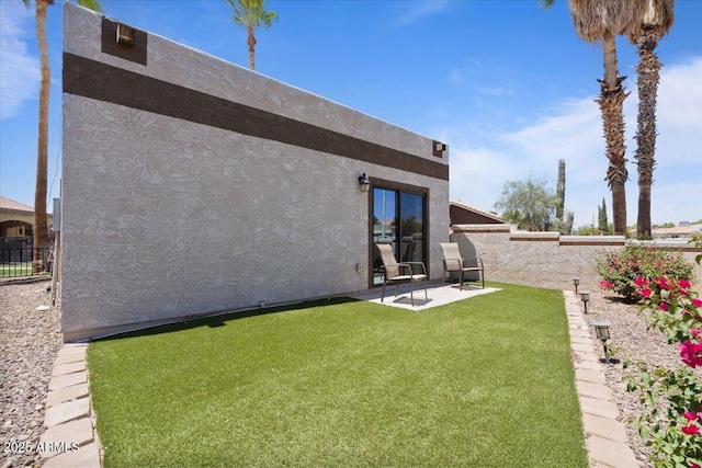 1670 E Whitten St, Chandler, AZ 85225 - view of yard with a patio area