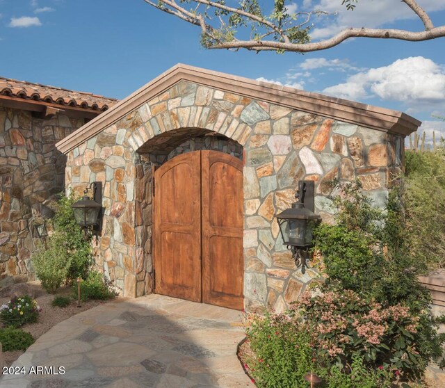 9808 E Honey Mesquite Dr, Scottsdale, AZ 85262 - view of exterior entry featuring stone siding