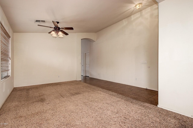 carpeted empty room featuring ceiling fan