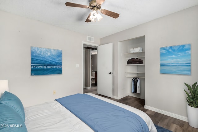 bedroom featuring ceiling fan, dark wood-type flooring, a closet, and a textured ceiling