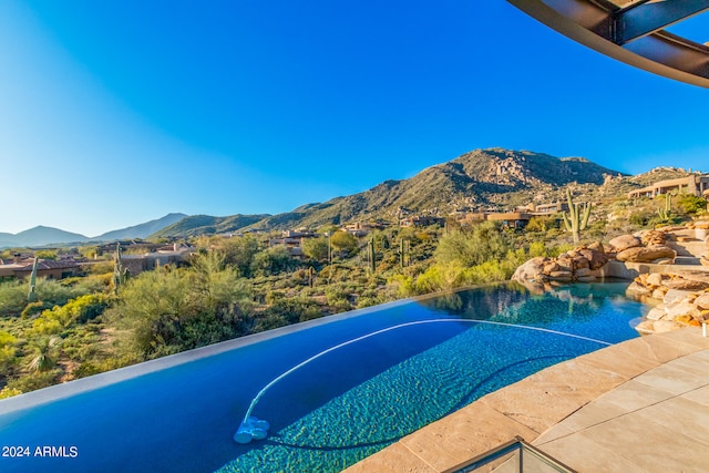 view of pool featuring a mountain view