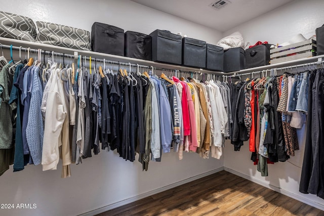 walk in closet with hardwood / wood-style flooring