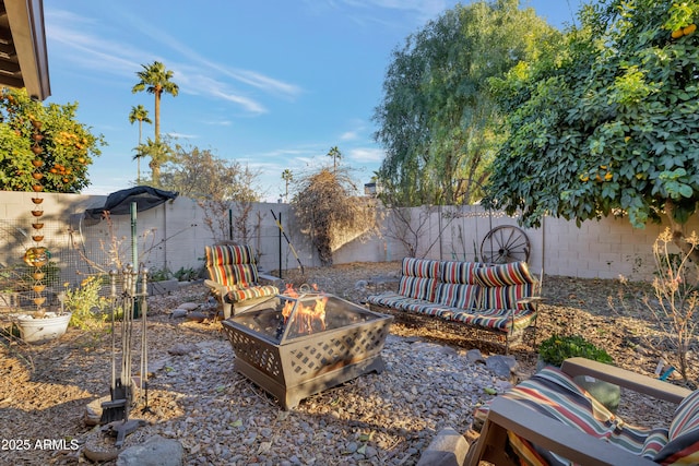 view of yard featuring an outdoor fire pit