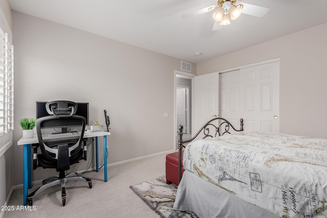 bedroom featuring baseboards, visible vents, carpet floors, ceiling fan, and a closet