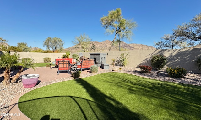 view of yard featuring a patio area, a mountain view, and an outdoor hangout area