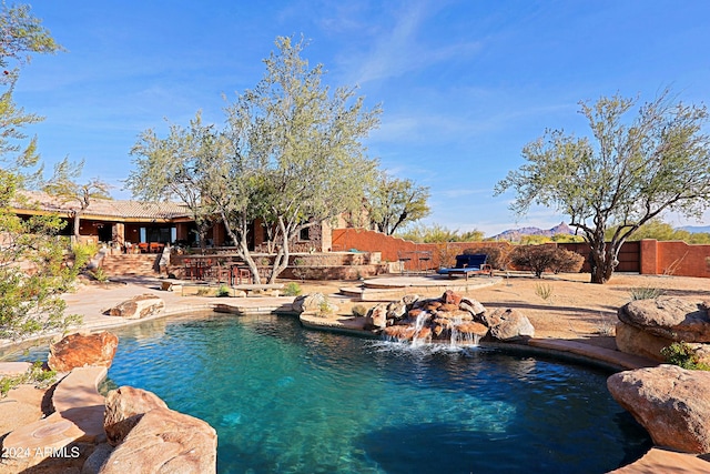 view of swimming pool featuring pool water feature