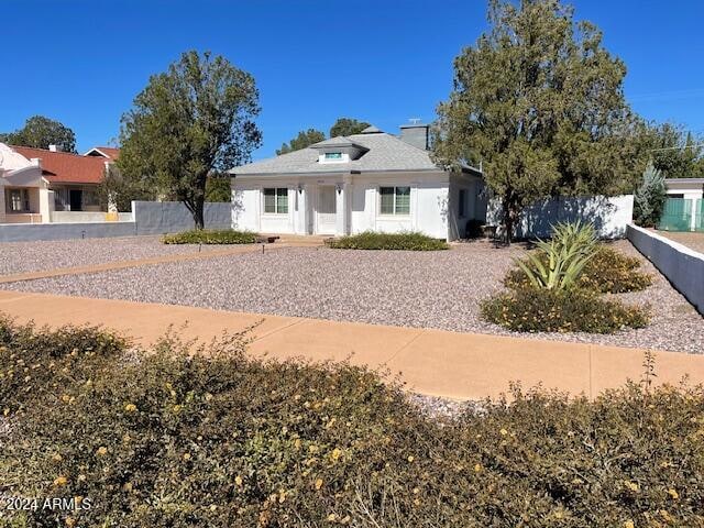 view of front of property