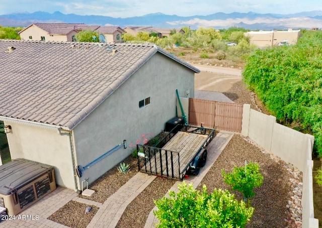 birds eye view of property featuring a mountain view